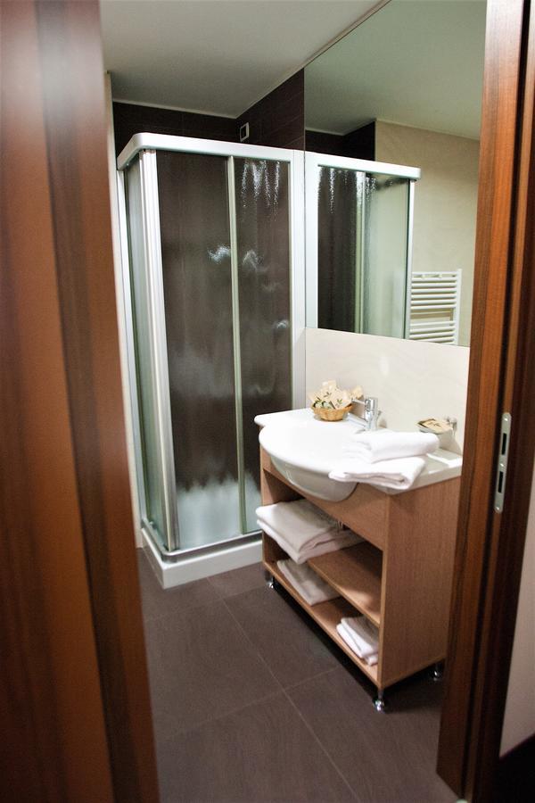 Hotel Capital โรวีโก ภายนอก รูปภาพ