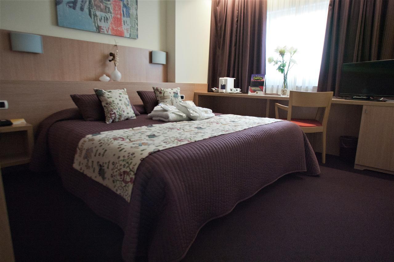 Hotel Capital โรวีโก ภายนอก รูปภาพ